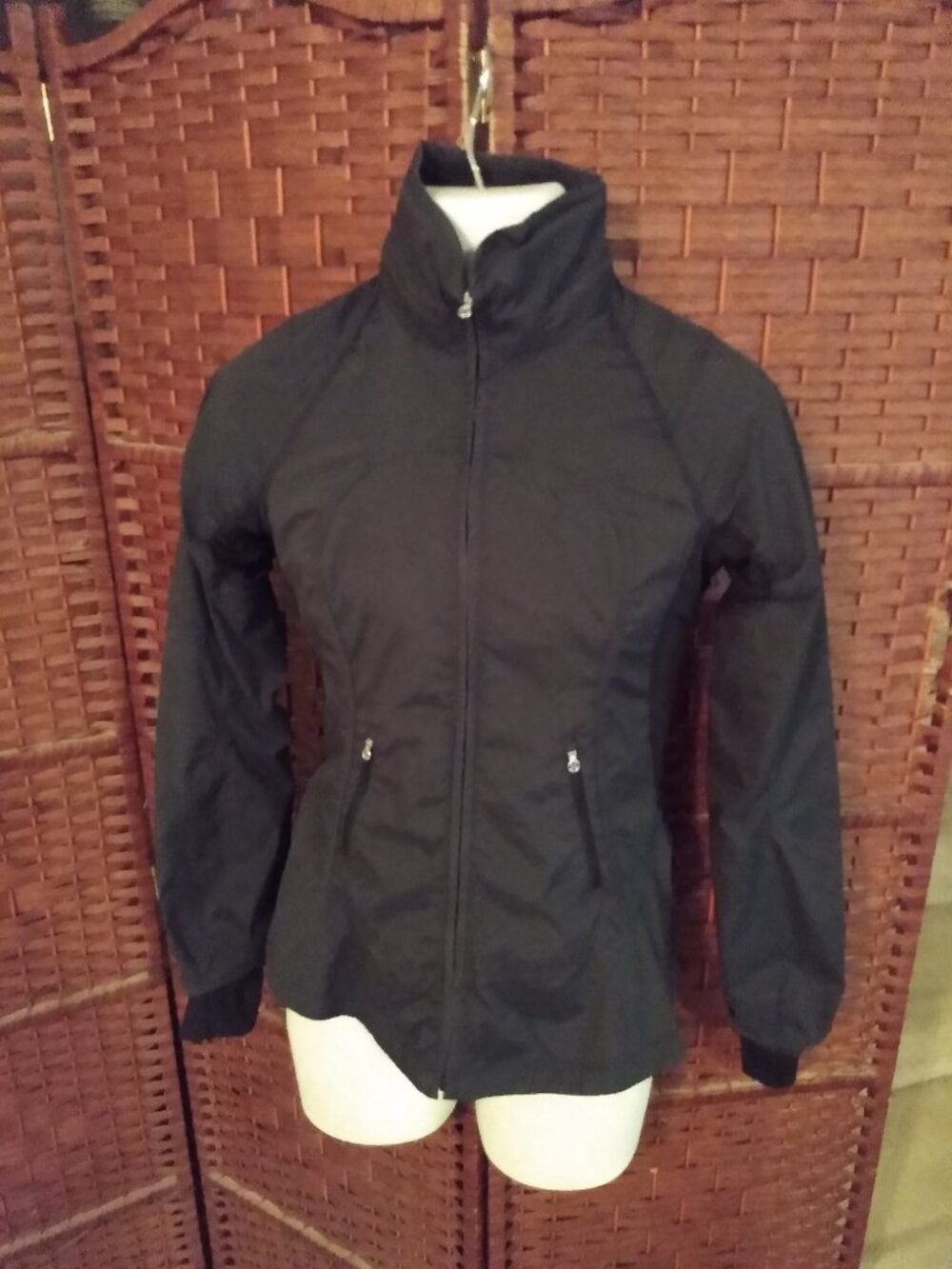 Women's Lululemon Jacket Athletic Running Size 4 Black Hood